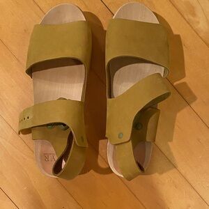 Bryr Ursi platform clogs in Fennel